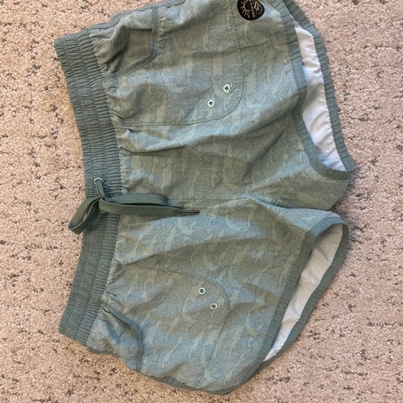 United By Blue S EUC Green board/Athletic Shorts - Picture 8 of 10